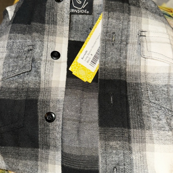 Burnside
Long Sleeve Hooded‎ Flannel
Black - 8 - Picture 2 of 6